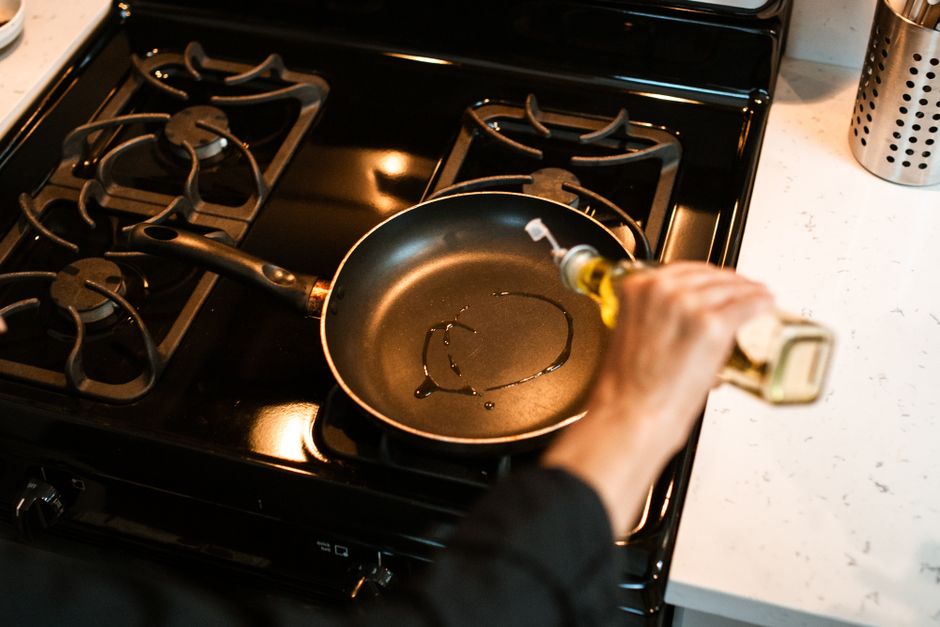Kitchen cooking with oil that must be properly disposed of
