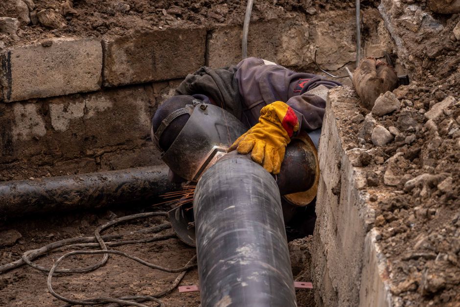 Trenchless pipe relining process with minimal excavation